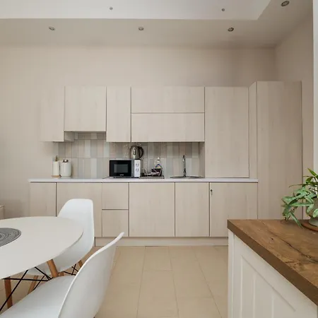 Pure Heaven * Budapest